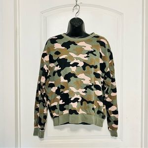 Camouflage print sweater top L